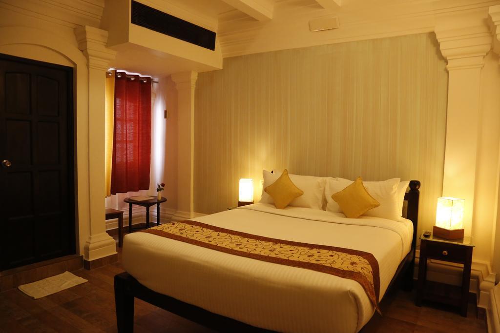 Le Chateau Pondicherry Rum bild