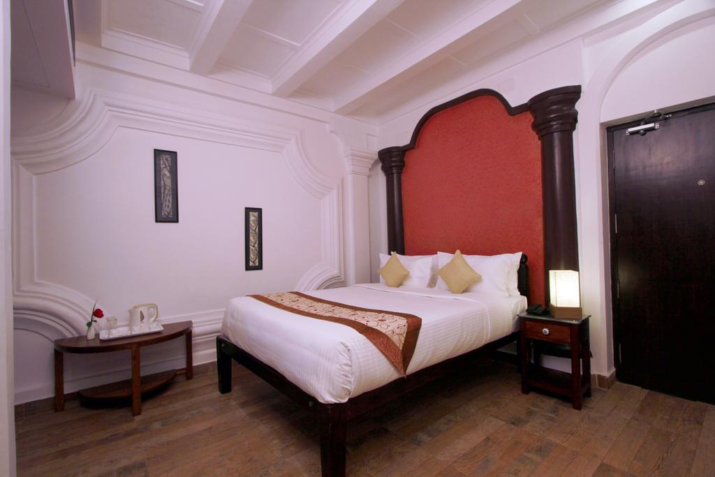 Le Chateau Pondicherry Rum bild